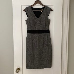 Banana Republic Sheath Dress - Grey Marled w/ Black Accent - Size: 2 (Stretch)